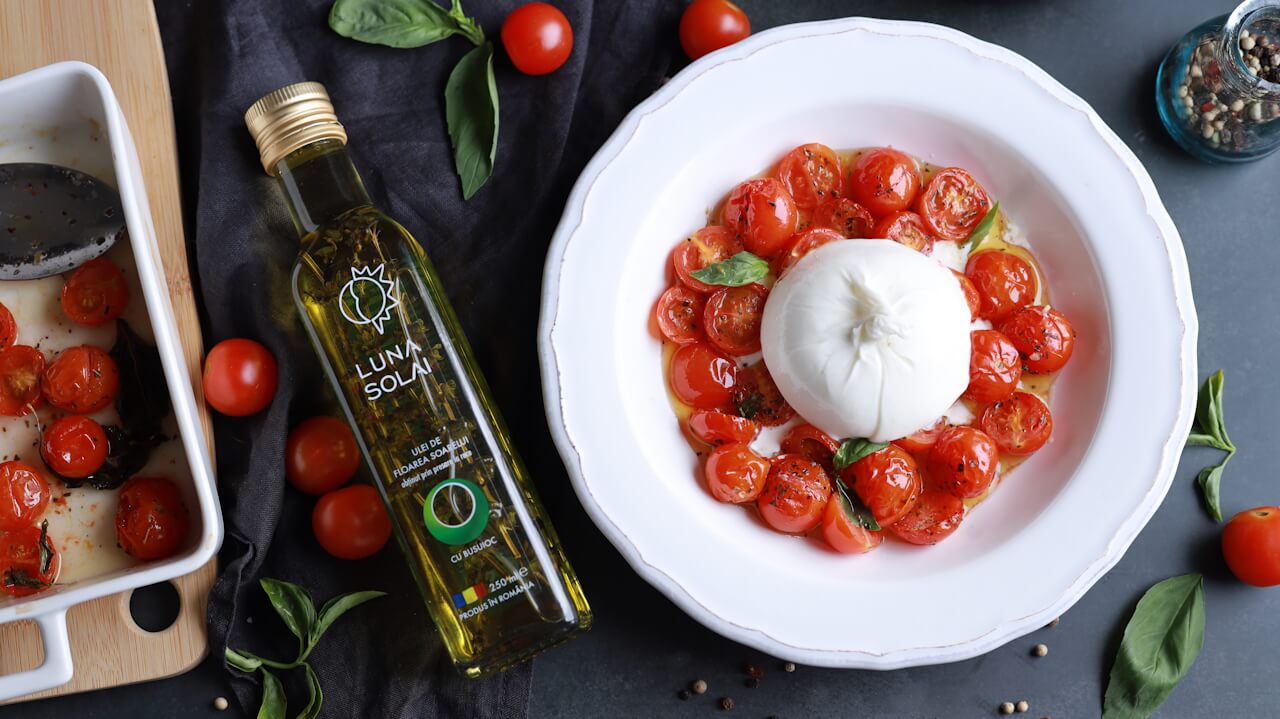 Roșii cherry la cuptor cu burrata